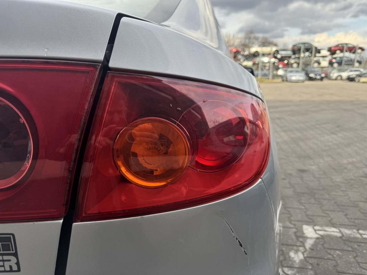 Mazda 3 BK original R&uuml;cklicht R&uuml;ckleuchte Schlussleuchte rechts 4-T&uuml;rer Limousine au&szlig;en Bj.2004